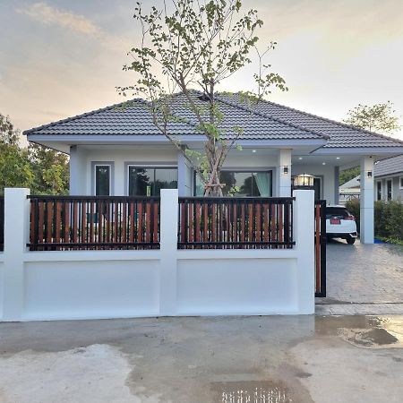 Baan Dalah Buriram Villa ภายนอก รูปภาพ